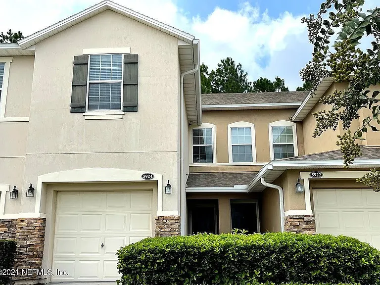 5924 Bartram Village Dr — Photo 2