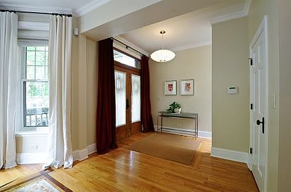 2nd image of 4919 N Hoyne Ave