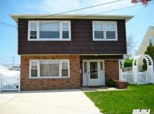 620 Madison Ave, Lindenhurst, NY 11757