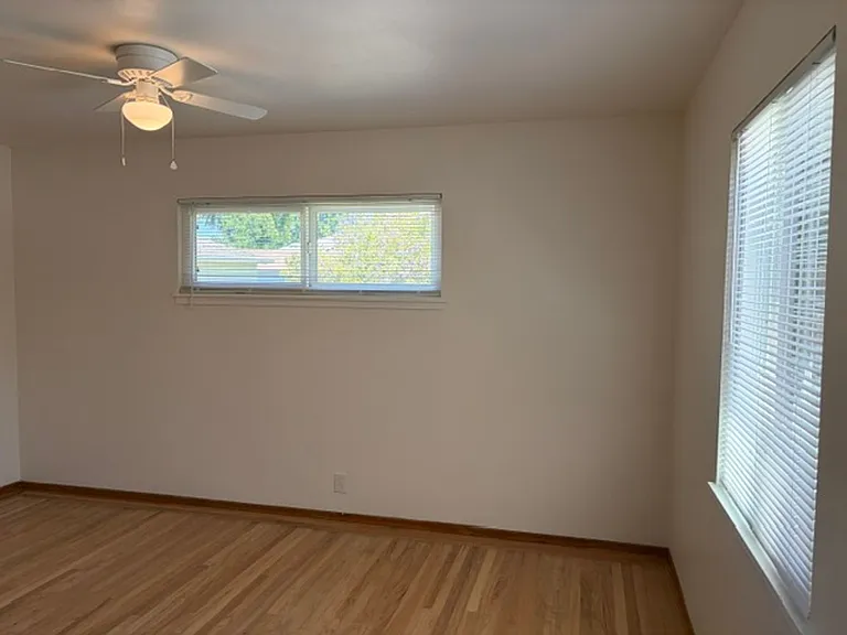 430 S Bayview Ave — Photo 5