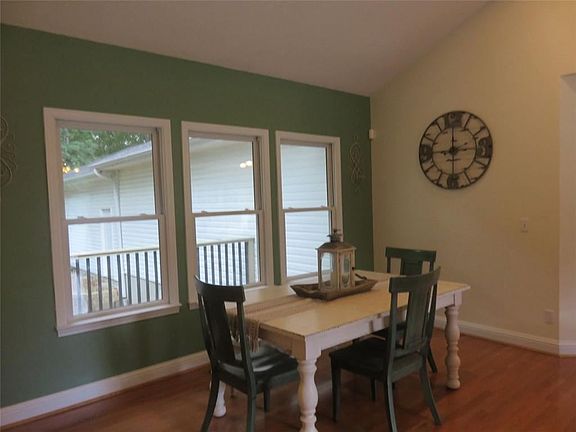 5th image of 606 Academy Woods Dr