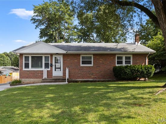122 Sue Ln, Saint Charles, MO 63301