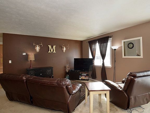 4th image of 4515 N Hutchinson Ln