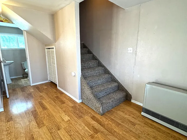 215 W Bell St — Photo 6