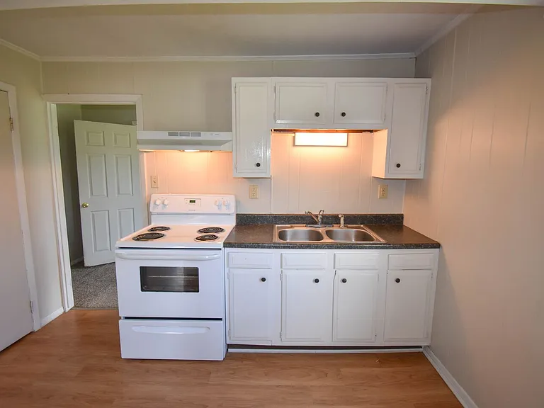 300 W Clinton St — Photo 6