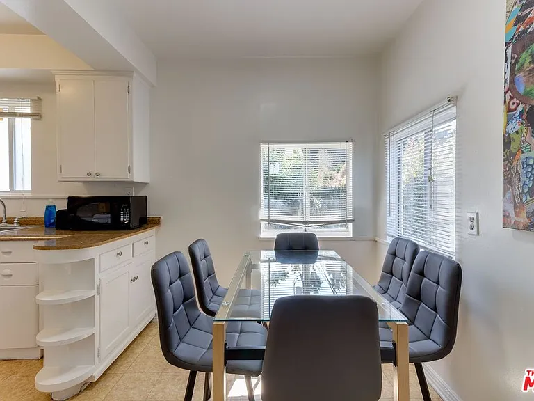 140 S Madison Ave — Photo 9