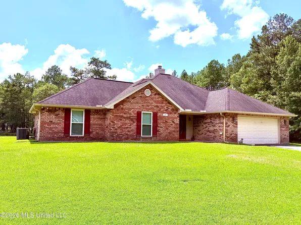 17 P M Hall Rd, Poplarville, MS 39470