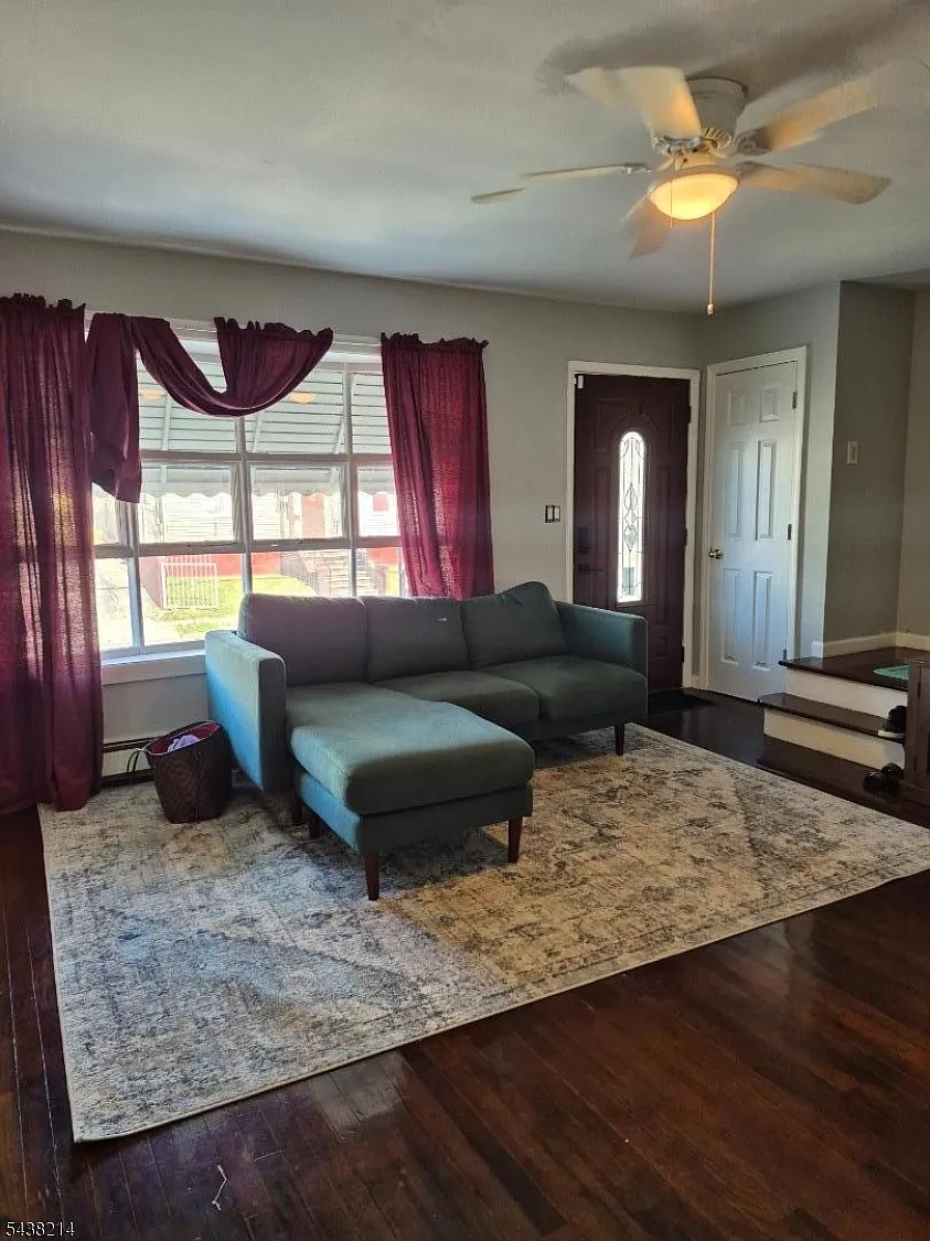 3 bed, 1.5 bath, $2,700 — Photo 3