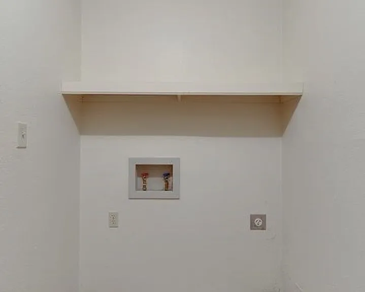 Aragon Apartments — Photo 37