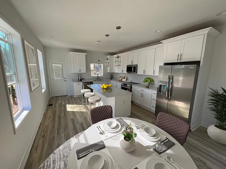 857 McDaniel St SW — Photo 3