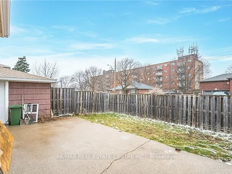 364 E 14th St #UPPER FLOOR ONLY — Photo 28