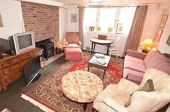 4 bed, 2.5 bath, 2220 sqft, $5,035 — Photo 4