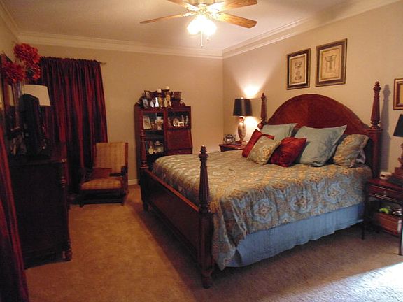 4th image of 240 Timber Ln