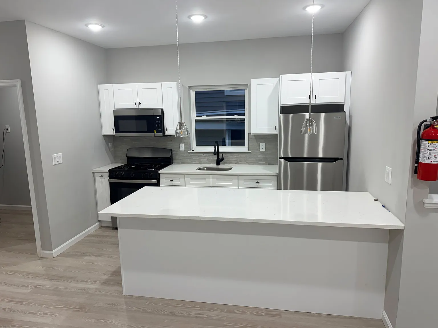 3 bed, $3,000 — Photo 2