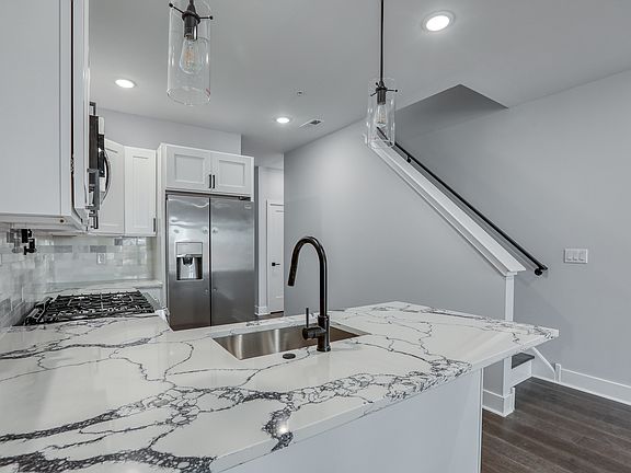 3rd image of 402 W Berks St #2