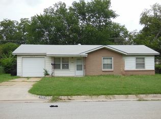 5325 Ira St N, Haltom City, TX 76117