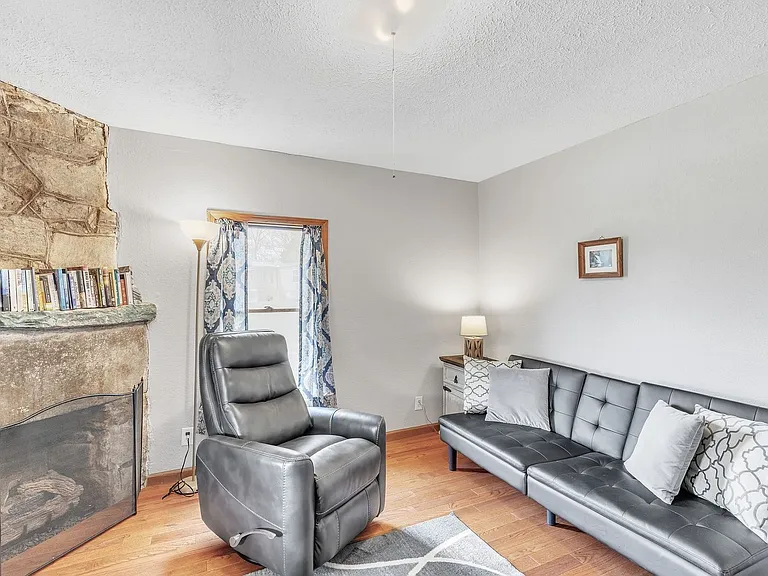 177 Hoots Dr — Photo 2