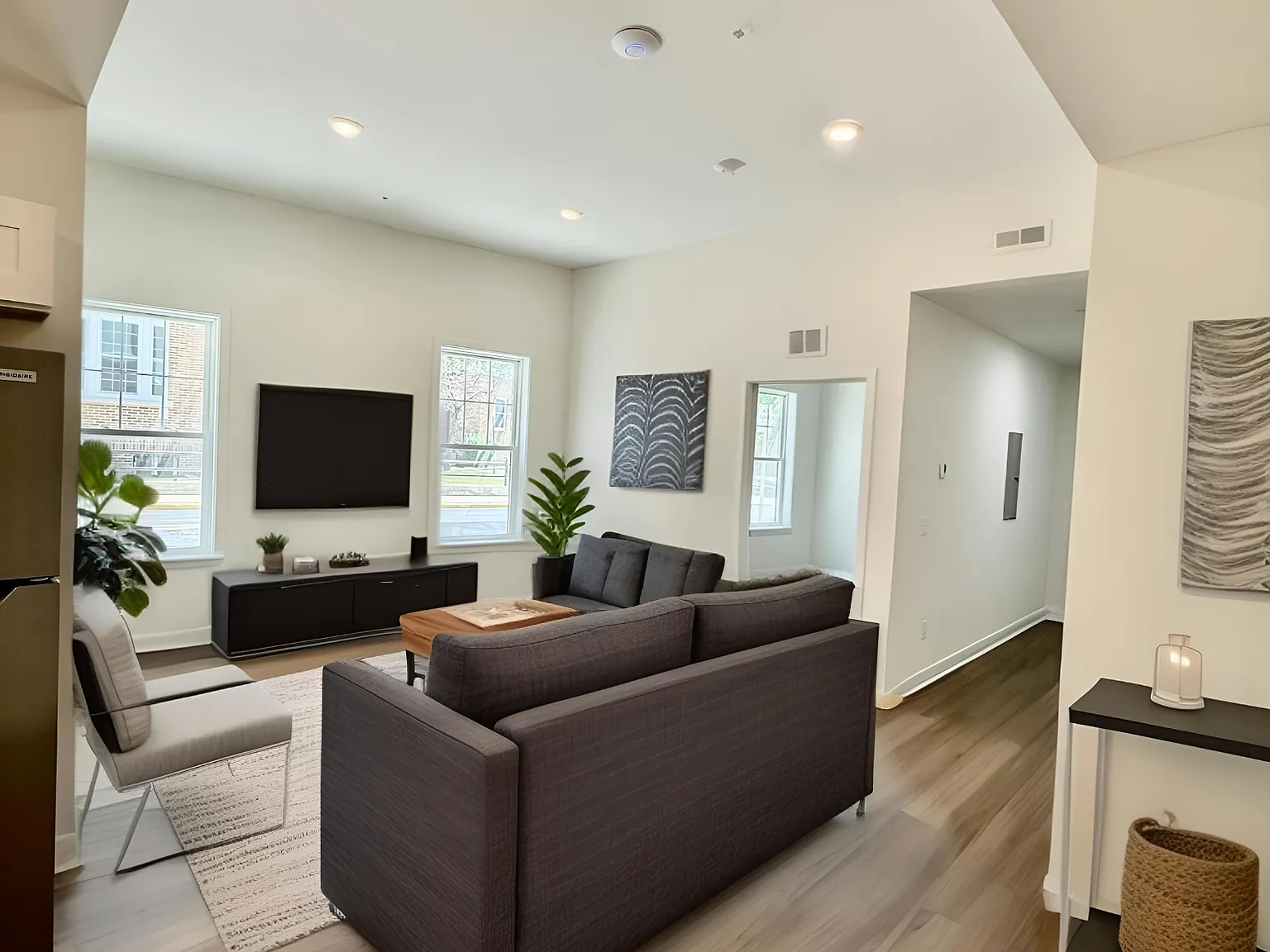 2 bed, 1250 sqft, $1,500 — Photo 3