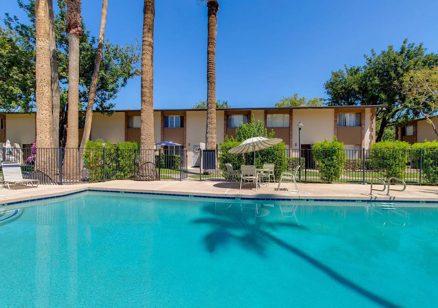 2 bed, 1.5 bath, 1039 sqft, $2,300 — Photo 4