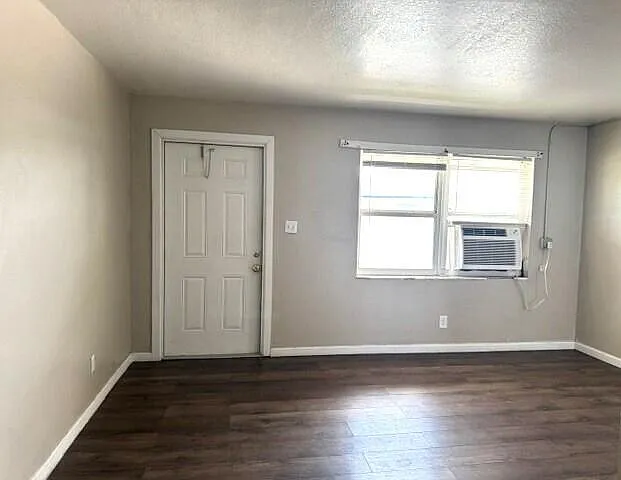 628 SW 4th St — Photo 7