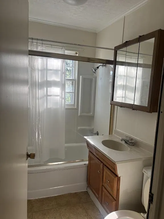 1065 Lusk St — Photo 3