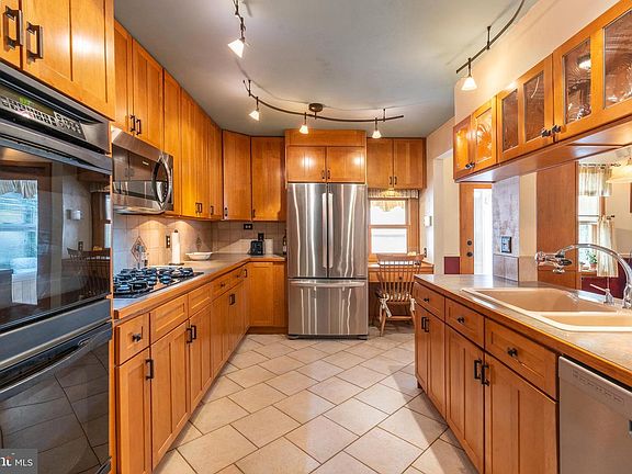 2nd image of 1445 Bryant Ln