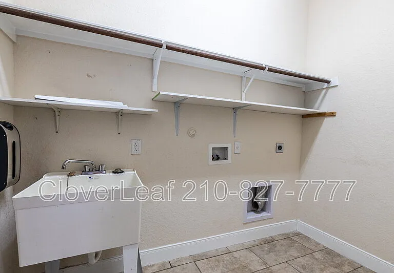 908 Sussex Cv — Photo 38