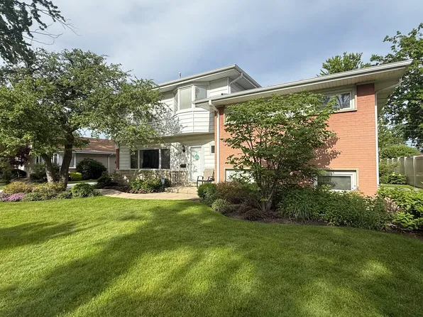1207 Sherwood Rd, Glenview, IL 60025