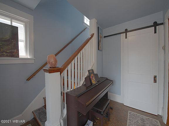 3rd image of 490 Bayard St S