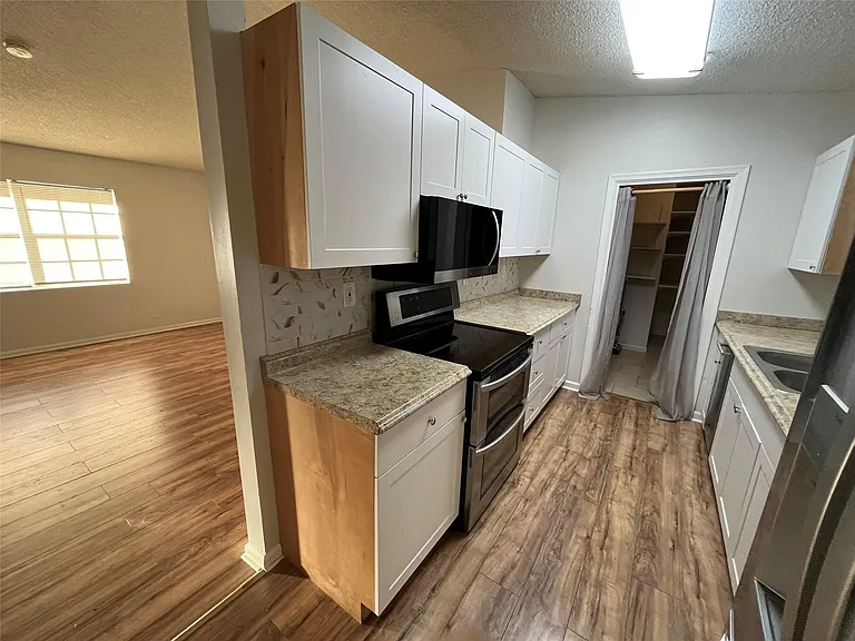 1240 SW 73rd Ave — Photo 7