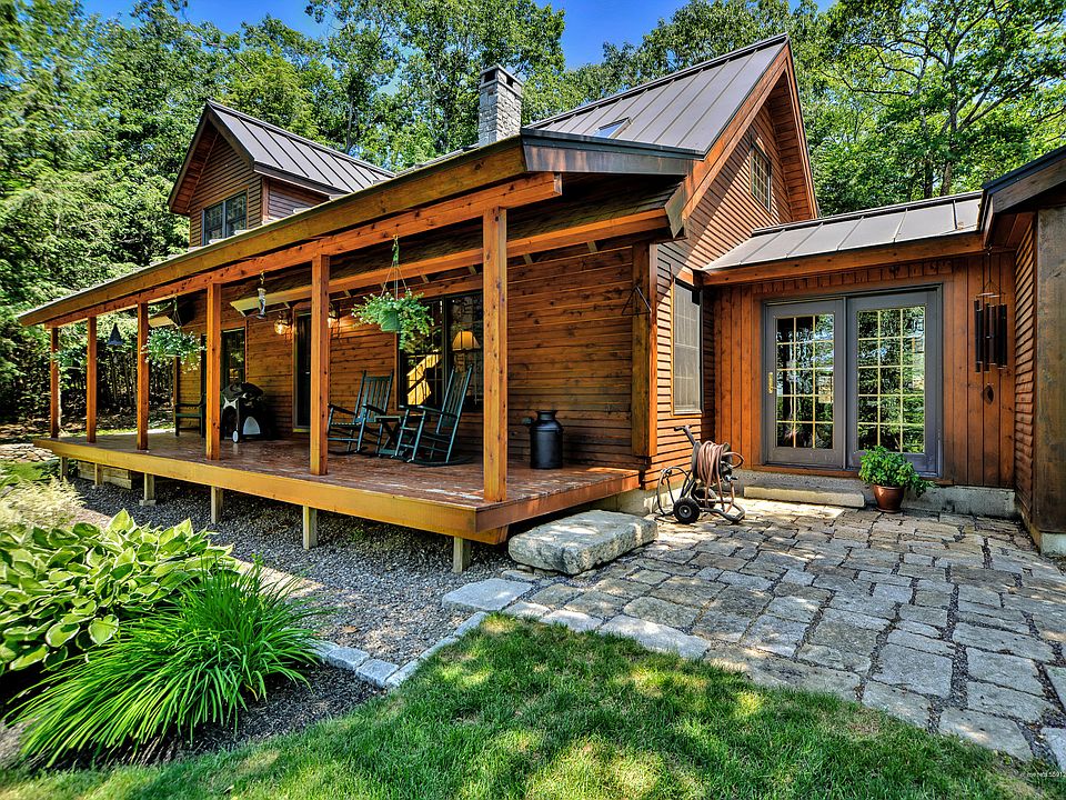 2nd image of 30 Hillside Way