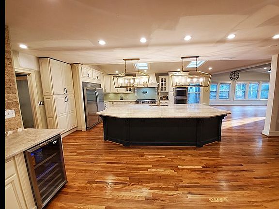 12' x 8' breakfast bar