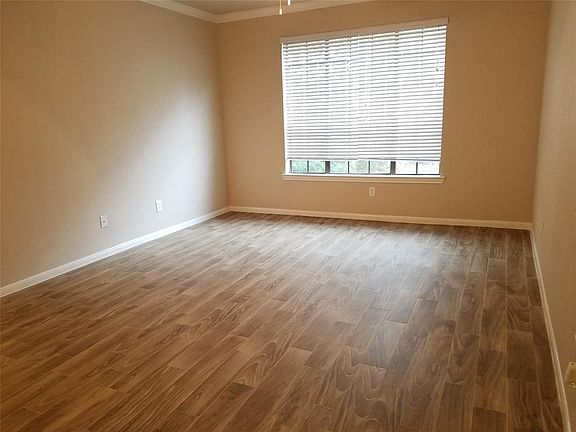 5th image of 2255 Braeswood Park Dr APT 121