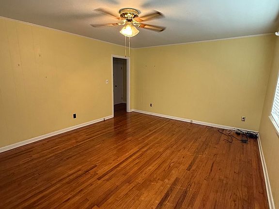 3rd image of 8 Cottonwood St