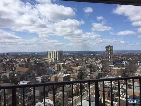 3rd image of 300 Winston Dr APT 2001