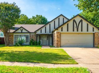 404 Spencer Cir, Grand Prairie, TX 75052