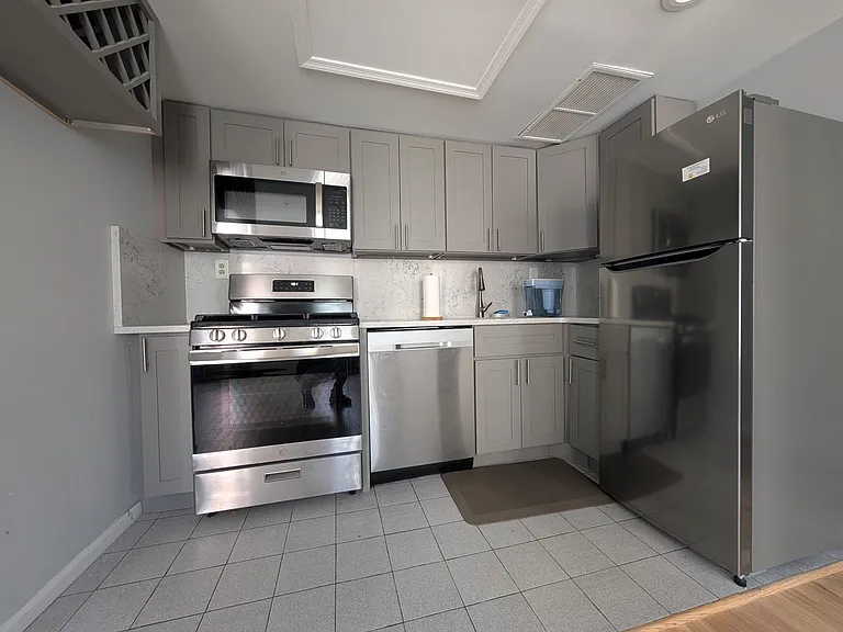 457 2nd St #3 — Photo 5