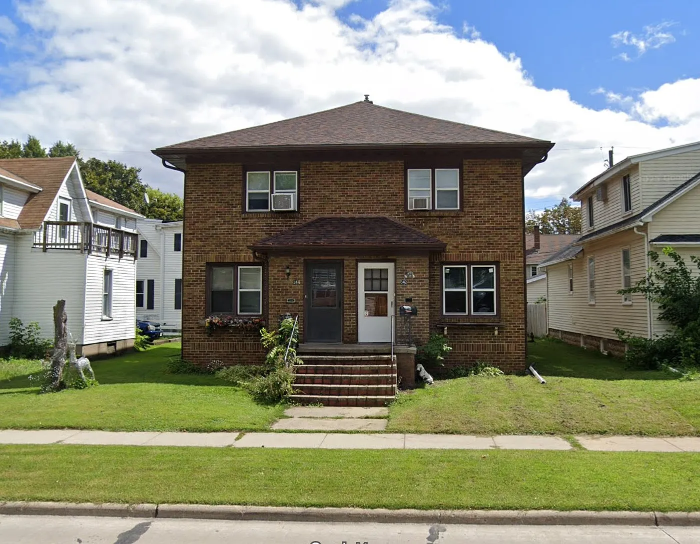 342 N Ashland Ave — Photo 1
