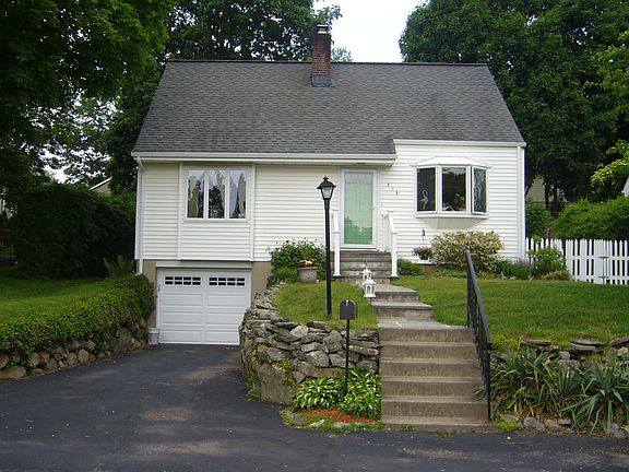 3rd image of 215 Bainbridge Ave