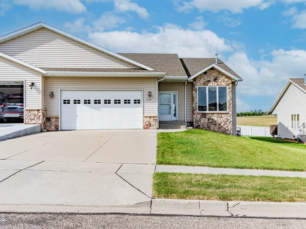 4320 Boulder Ridge Rd, Bismarck, ND 58503