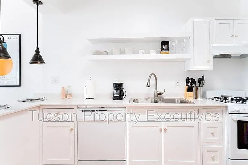 1 bed, 1.0 bath, 750 sqft, $1,550 — Photo 2