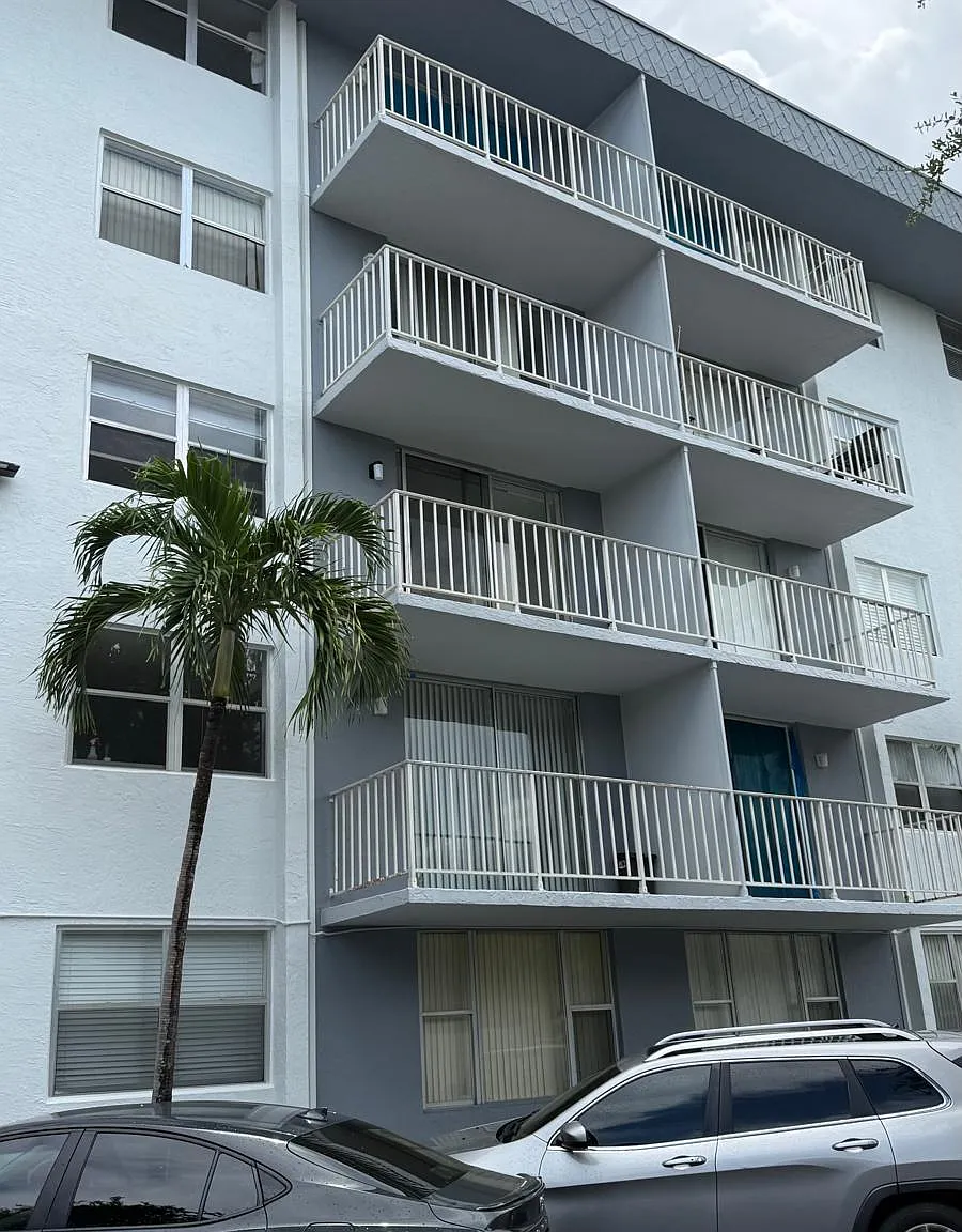 2 bed, 2.0 bath, 895 sqft, $2,200 — Photo 1