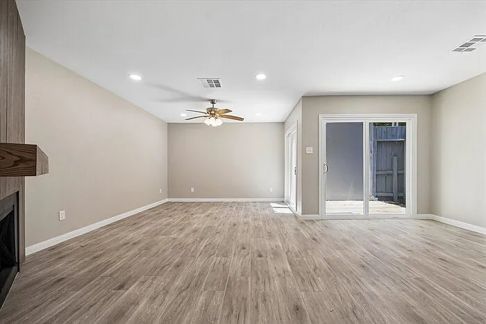 3 bed, 2.5 bath, 1554 sqft, $1,600 — Photo 4