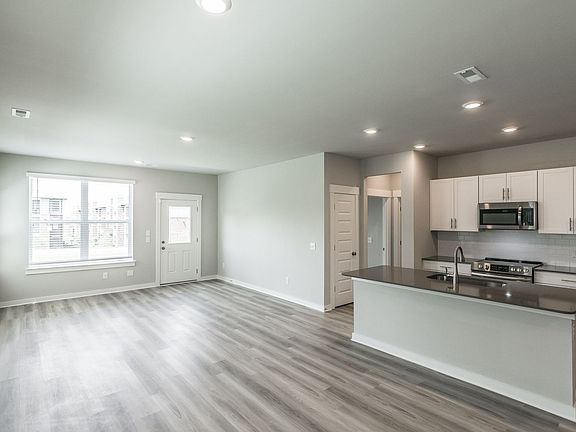 3rd image of 3111 Lamond Dr