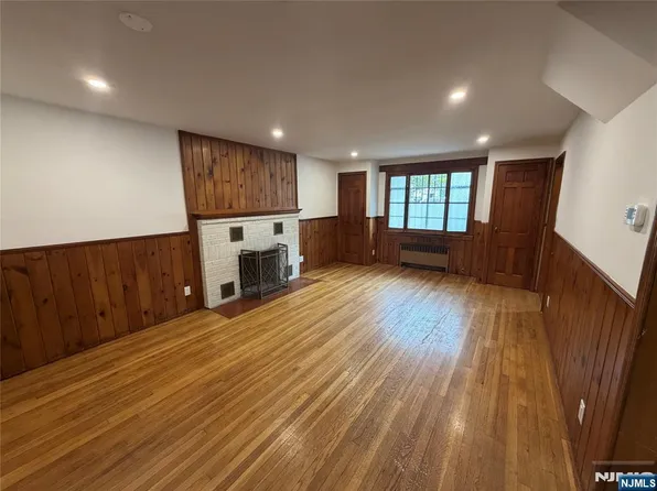 323 Bridge Plz N, Fort Lee, NJ 07024