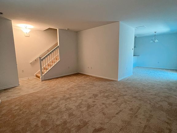 4th image of 1733 Dresdon Ln