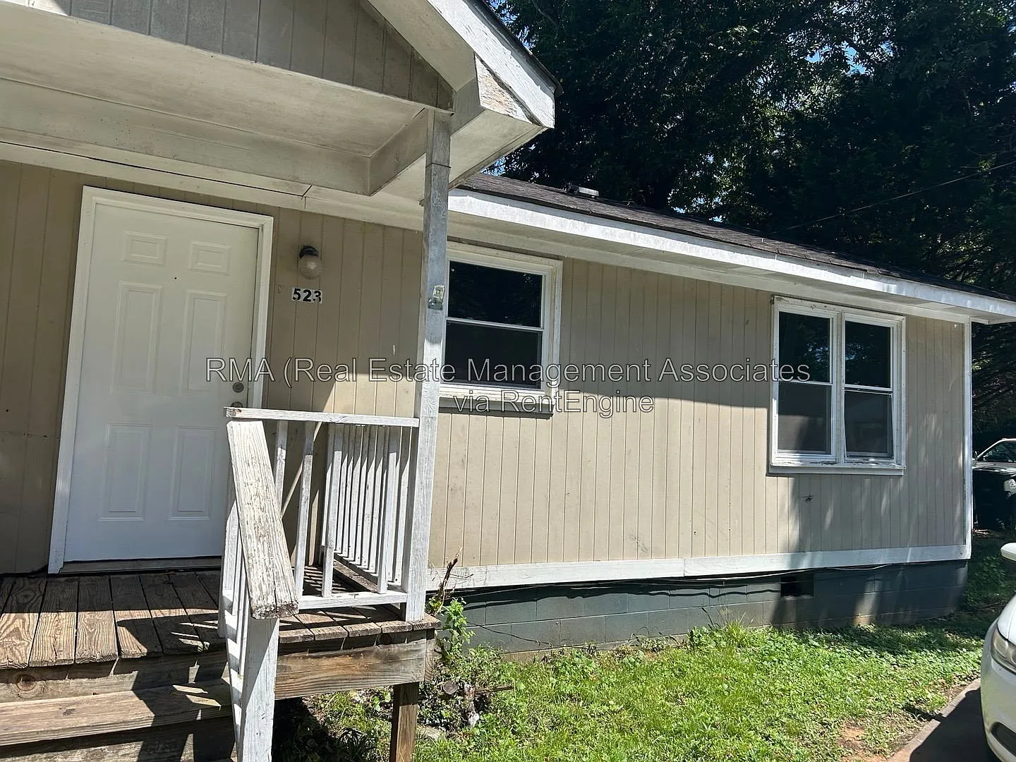 2 bed, 1.0 bath, 687 sqft, $725 — Photo 1