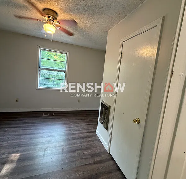 450 Bedwell St — Photo 14