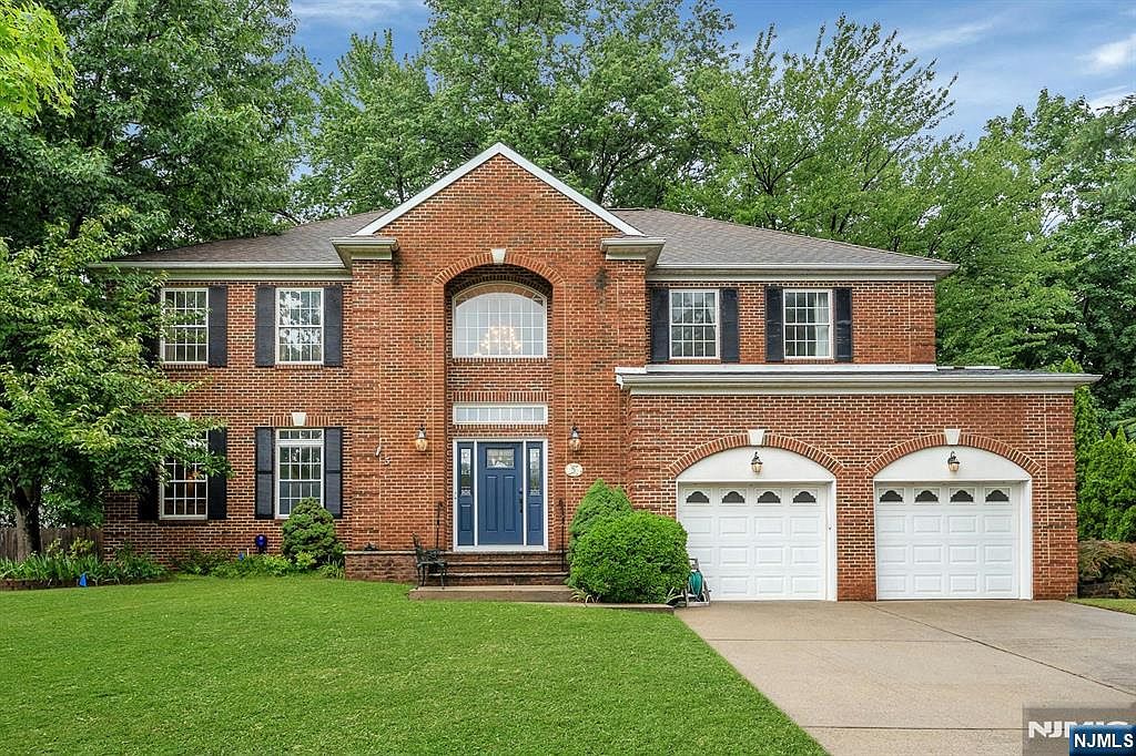 5 Pelican Court, Paramus, NJ 07652 | Zillow