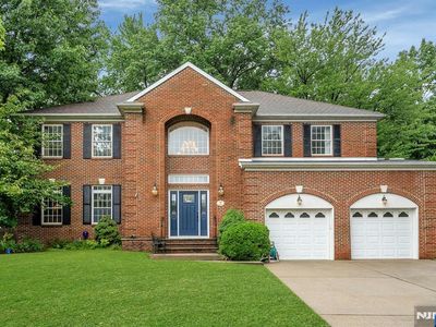 5 Pelican Court, Paramus, NJ, 07652